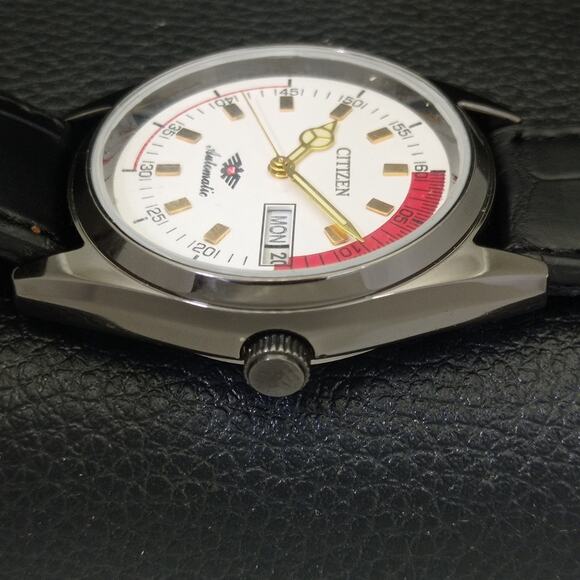 Vintage 1972 Citizen Automatic Mens Silver Watch W/daydate & Red accents - Picture 5 of 9